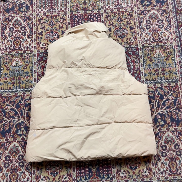 Lululemon Angled‎ Full Zip Puffer Vest Beige Sleeveless Collar lined - Picture 2 of 9